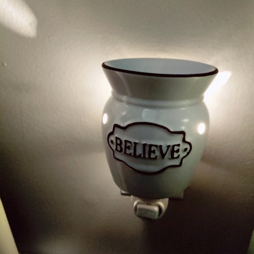Scentsy White Believe Warmer